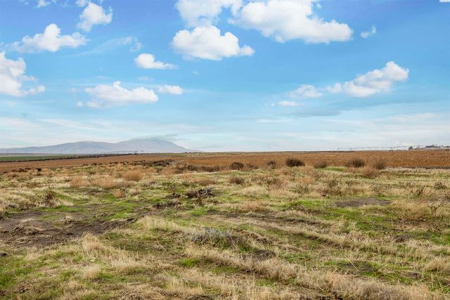 6806 James Street, West Richland, WA 99353