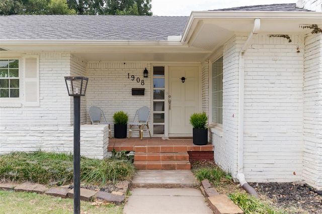 1908 Dorchester Drive, Nichols Hills, OK 73120
