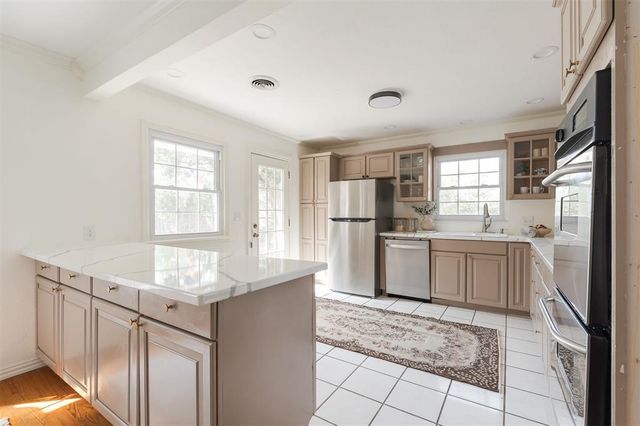 1908 Dorchester Drive, Nichols Hills, OK 73120