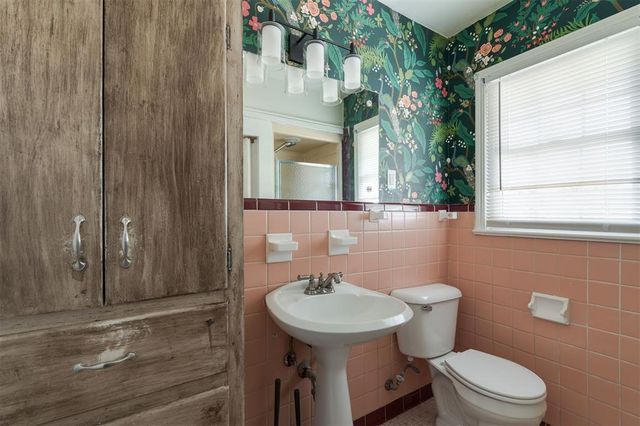 1908 Dorchester Drive, Nichols Hills, OK 73120