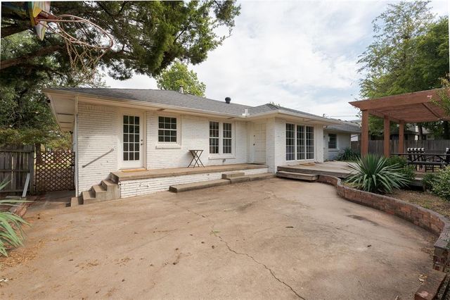 1908 Dorchester Drive, Nichols Hills, OK 73120