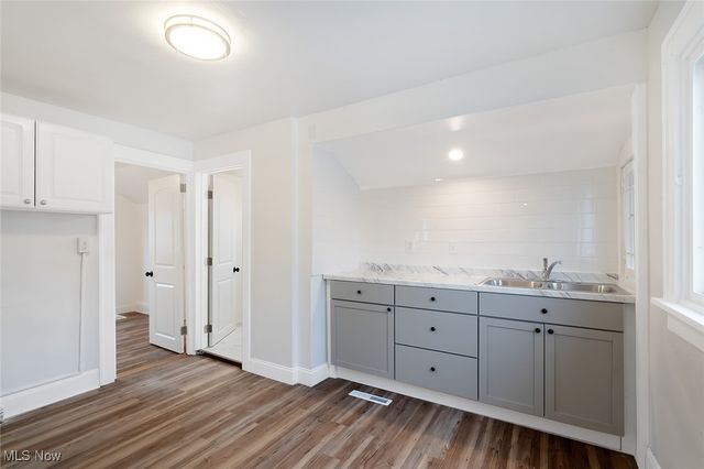 20 Erskine Avenue, Youngstown, OH 44512