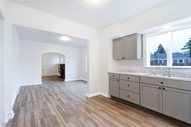 20 Erskine Avenue, Youngstown, OH 44512