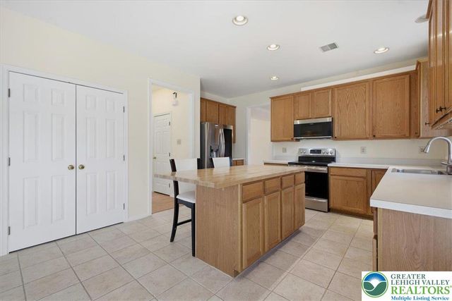 2362 Cross Creek Road, Lower Macungie Twp, PA 18062