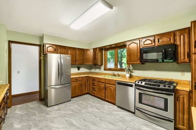405 Baldwin Avenue, Waukegan, IL 60085