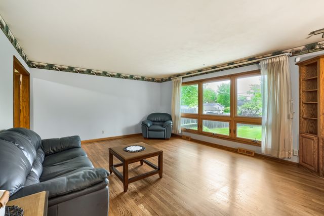 405 Baldwin Avenue, Waukegan, IL 60085