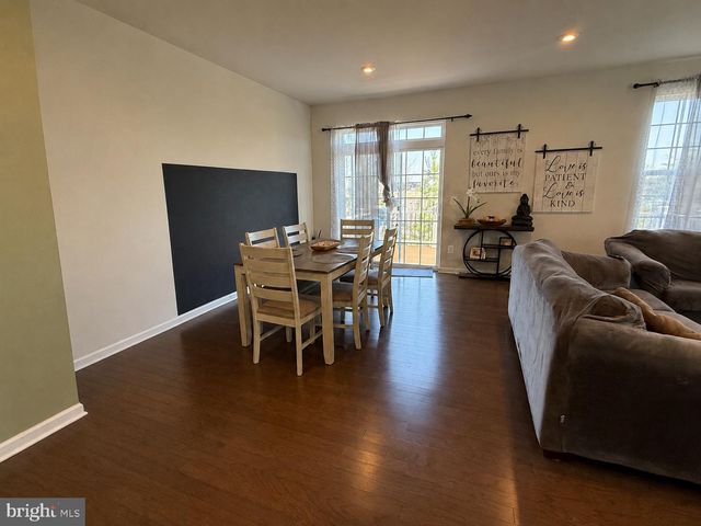 7437 CEDARWOOD GROVE LN, Manassas, VA 20109