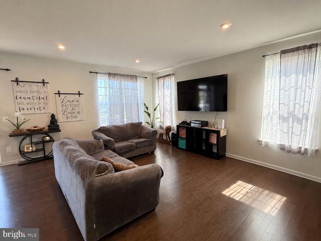 7437 CEDARWOOD GROVE LN, Manassas, VA 20109