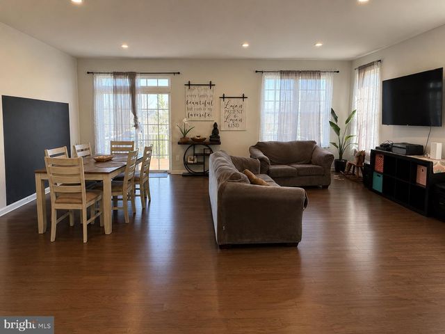 7437 CEDARWOOD GROVE LN, Manassas, VA 20109