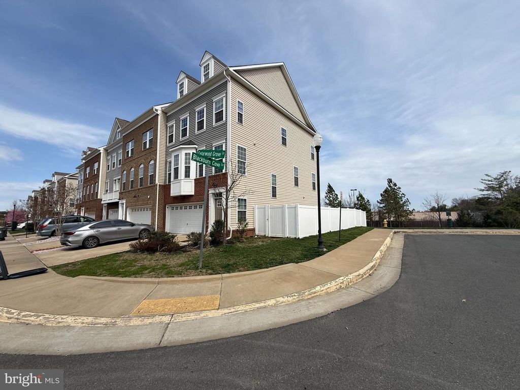 7437 CEDARWOOD GROVE LN, Manassas, VA 20109