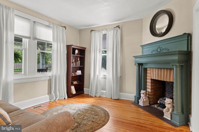 1106 COUNTY LINE RD, Bryn Mawr, PA 19010