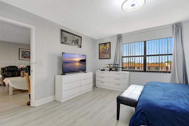 10145 Sunrise Lakes Blvd 403, Sunrise, FL 33322