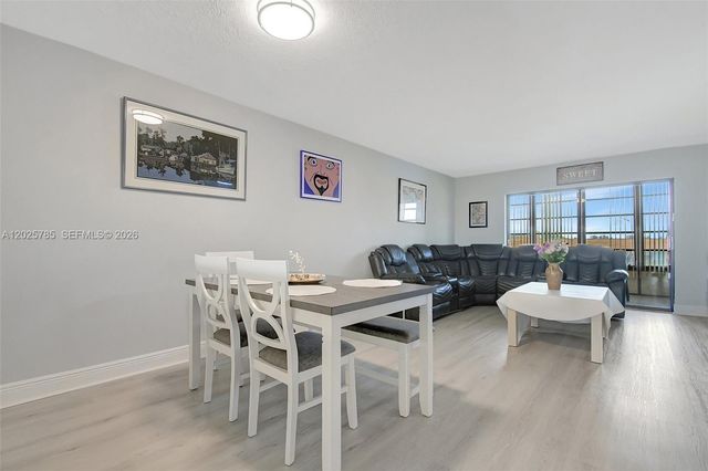 10145 Sunrise Lakes Blvd 403, Sunrise, FL 33322