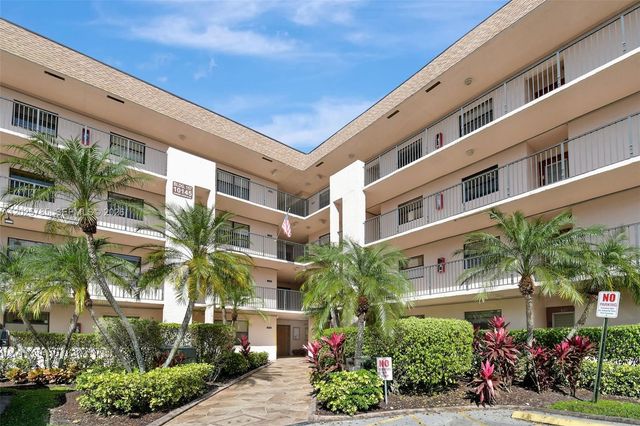 10145 Sunrise Lakes Blvd 403, Sunrise, FL 33322
