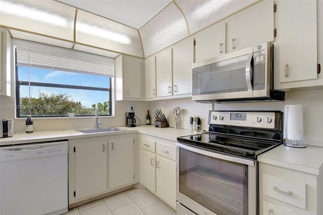 10145 Sunrise Lakes Blvd 403, Sunrise, FL 33322