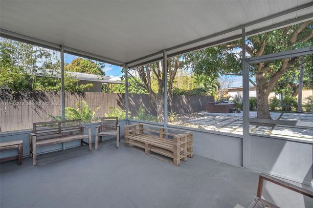 2537 SW 15th St, Miami, FL 33145