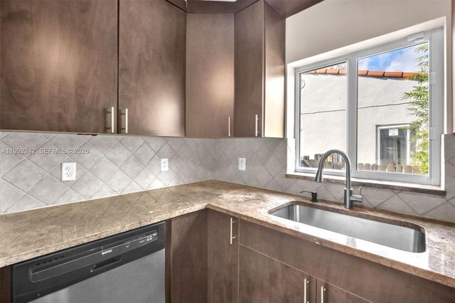 2537 SW 15th St, Miami, FL 33145