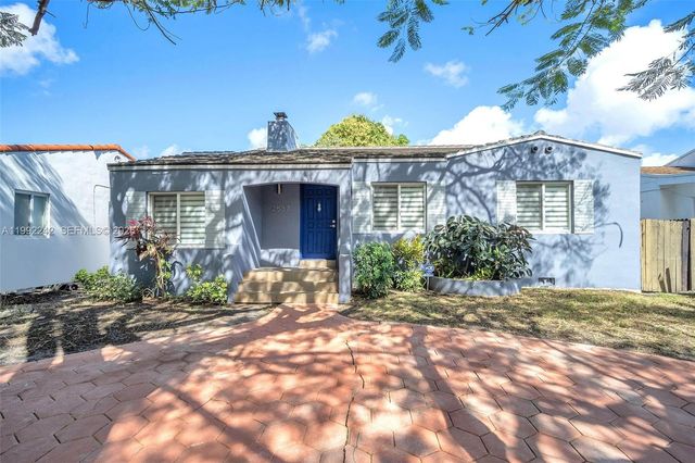 2537 SW 15th St, Miami, FL 33145