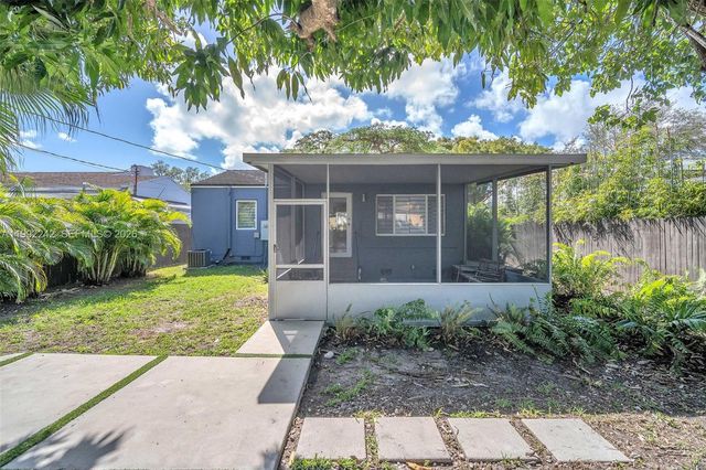 2537 SW 15th St, Miami, FL 33145