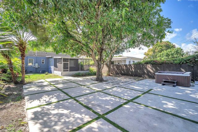 2537 SW 15th St, Miami, FL 33145