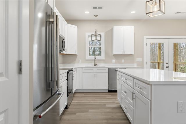 221 Cub Cove Drive, Walhalla, SC 29691