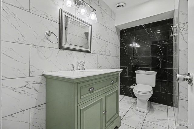 5708 Carothers, Cincinnati, OH 45227