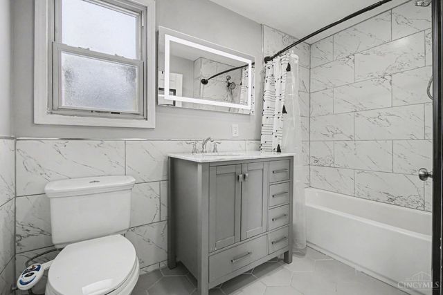 5708 Carothers, Cincinnati, OH 45227