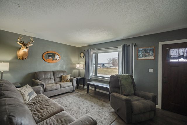 107 Hacker Street, Buffalo, IA 52726