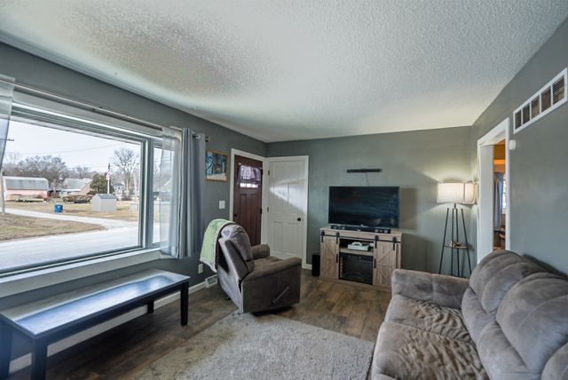 107 Hacker Street, Buffalo, IA 52726