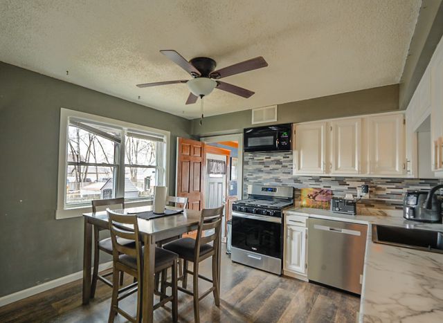 107 Hacker Street, Buffalo, IA 52726