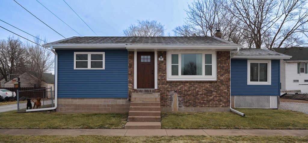 107 Hacker Street, Buffalo, IA 52726