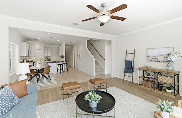 104 Golden Eagle LN, Leander, TX 78641