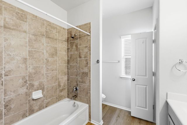 104 Golden Eagle LN, Leander, TX 78641