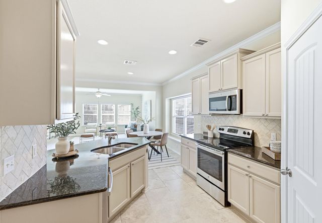 104 Golden Eagle LN, Leander, TX 78641