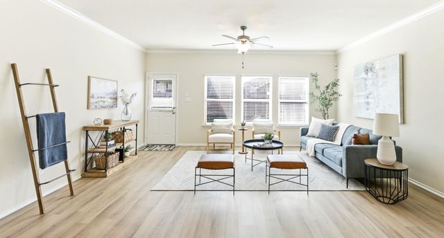 104 Golden Eagle LN, Leander, TX 78641