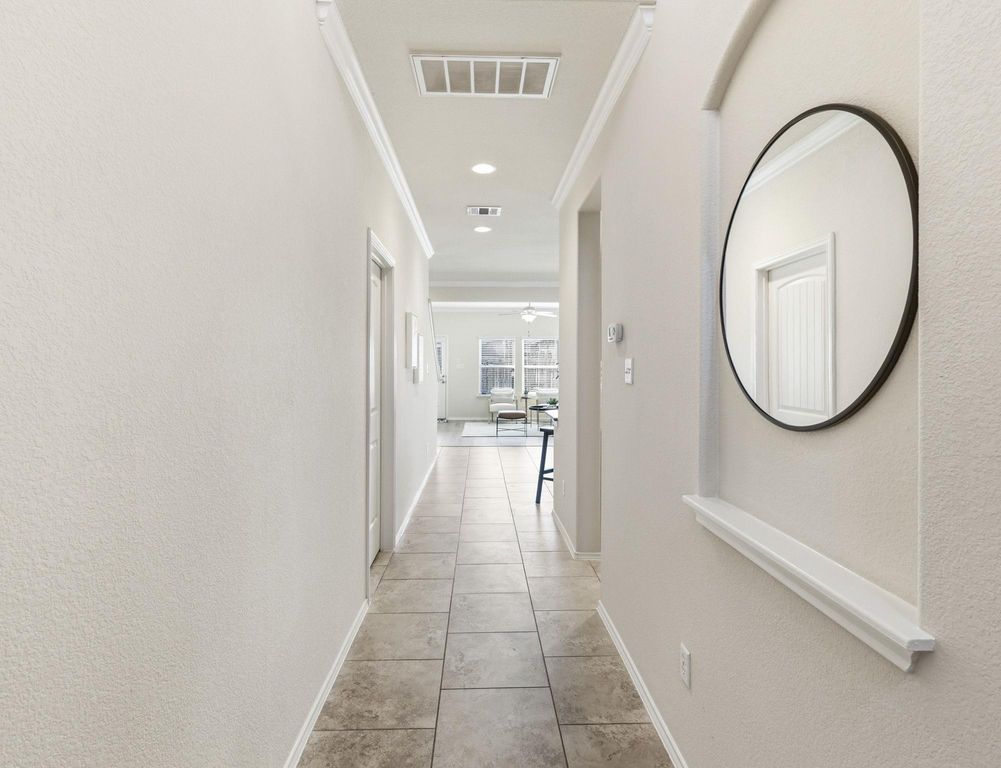 104 Golden Eagle LN, Leander, TX 78641