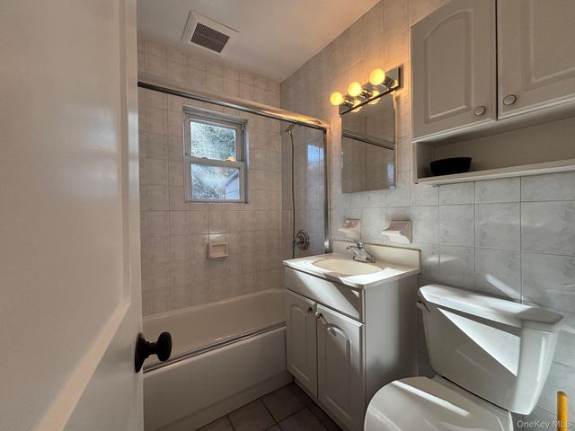 14 Chamberlain Avenue 1, Yonkers, NY 10704