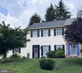 203 JONATHAN WAY N, Red Lion, PA 17356