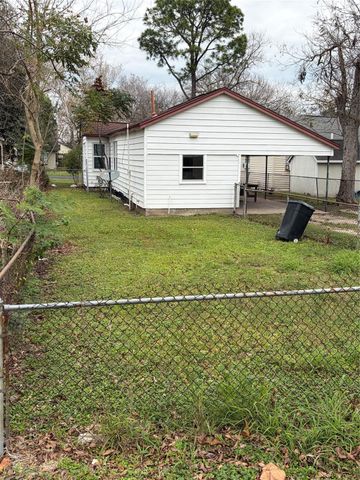 719 16th Avenue N, Texas City, TX 77590