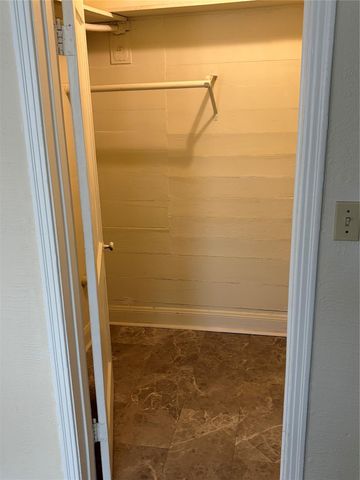 719 16th Avenue N, Texas City, TX 77590