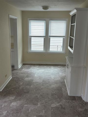 719 16th Avenue N, Texas City, TX 77590