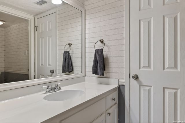 4619 Spotted Oak Woods, San Antonio, TX 78249