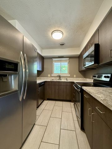 2169 Highway 41 S Apt 13, Greenbrier, TN 37073
