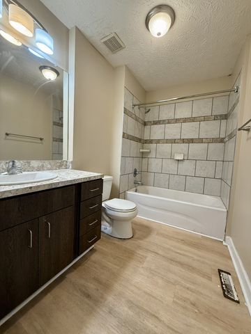 2169 Highway 41 S Apt 13, Greenbrier, TN 37073