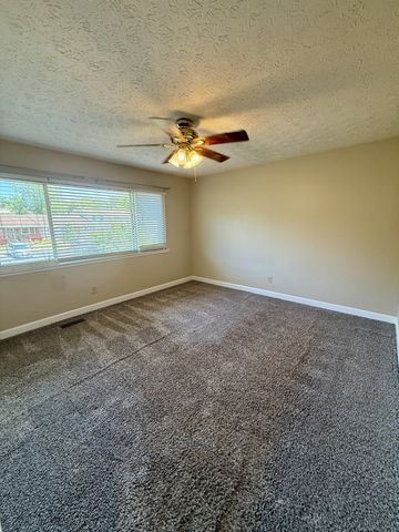 2169 Highway 41 S Apt 13, Greenbrier, TN 37073