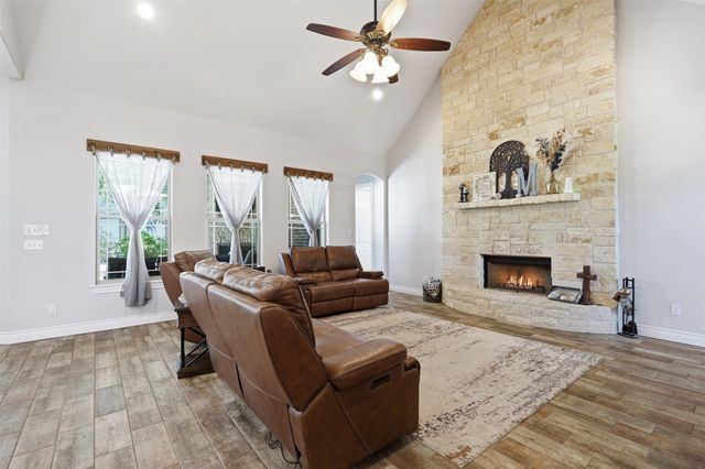 111 Flying Diamond Drive, Springtown, TX 76082