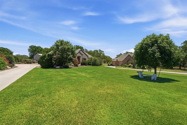 111 Flying Diamond Drive, Springtown, TX 76082