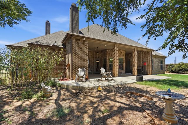 111 Flying Diamond Drive, Springtown, TX 76082