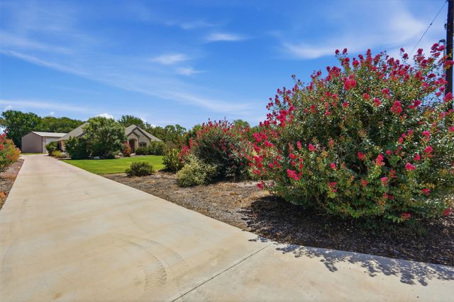 111 Flying Diamond Drive, Springtown, TX 76082
