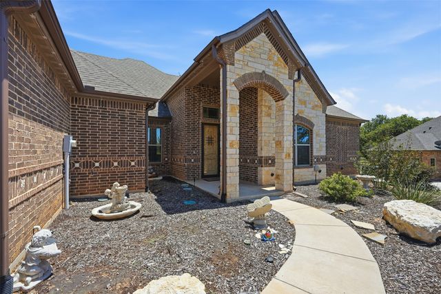 111 Flying Diamond Drive, Springtown, TX 76082